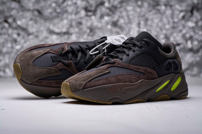 yeezy 700 mauve