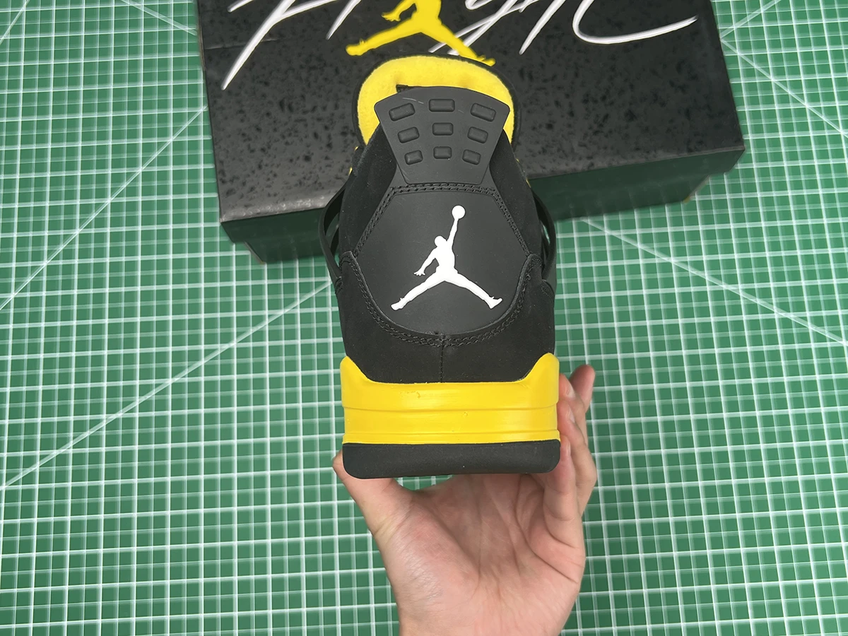 jordan 4 retro ‘thunder’ 2023