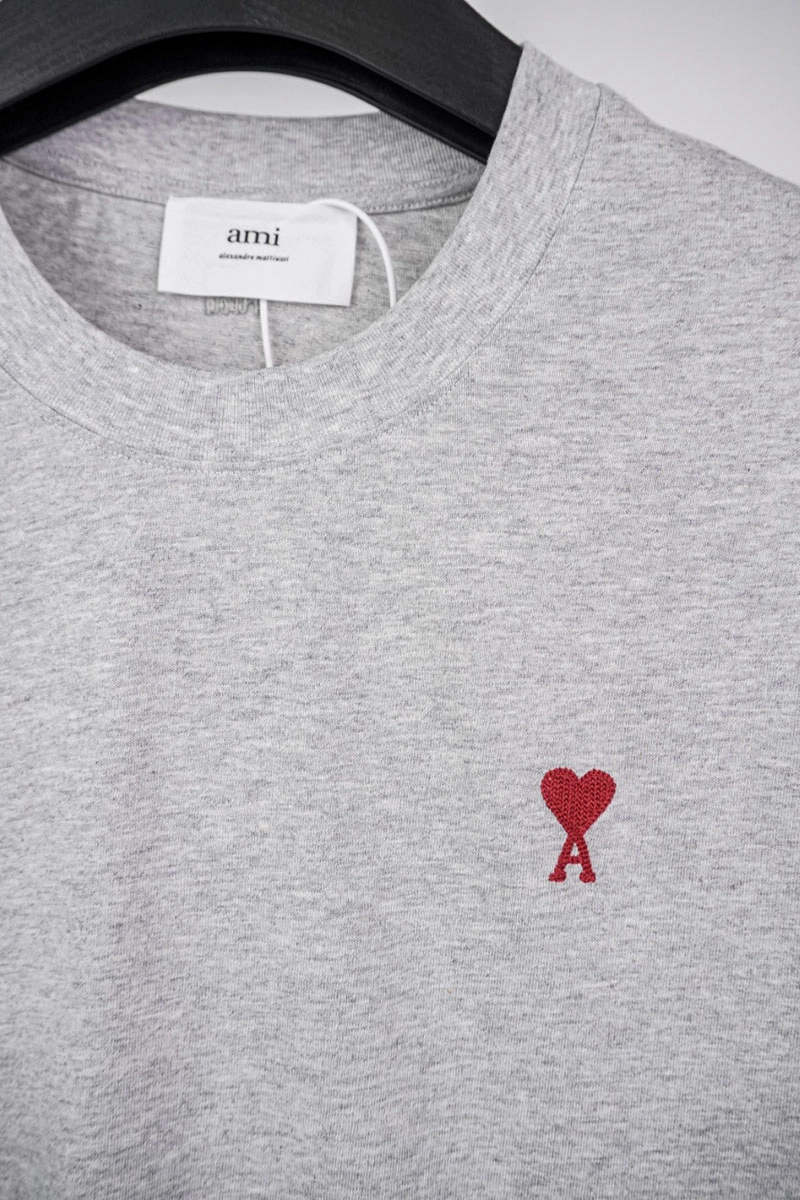 ami red heart logo embroidered t-shirt