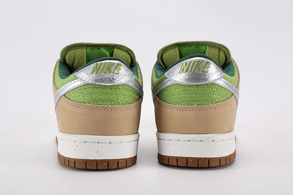 dunk low “escargot” fq7585-200